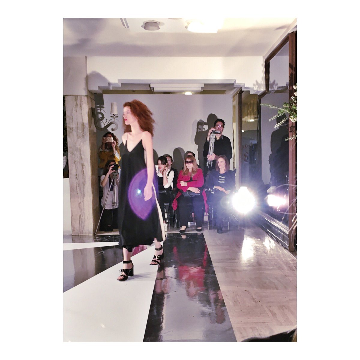 El primer desfile de ayer en <a href="/elpatiobullrich/">Patio Bullrich</a> fue el de <a href="/Mishka_BA/">MISHKA</a> no más plataformas y unos vestidos espectaculares