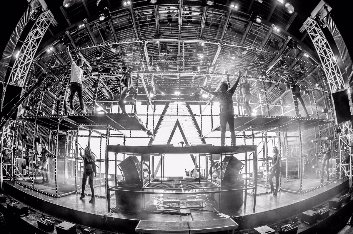 Stage life 🙌🏽 see you at @ushuaiaibiza tonight! This week we're bringing @LFrequencies @TomStaar @kimotionmusic https://t.co/5vdJOl4IAN