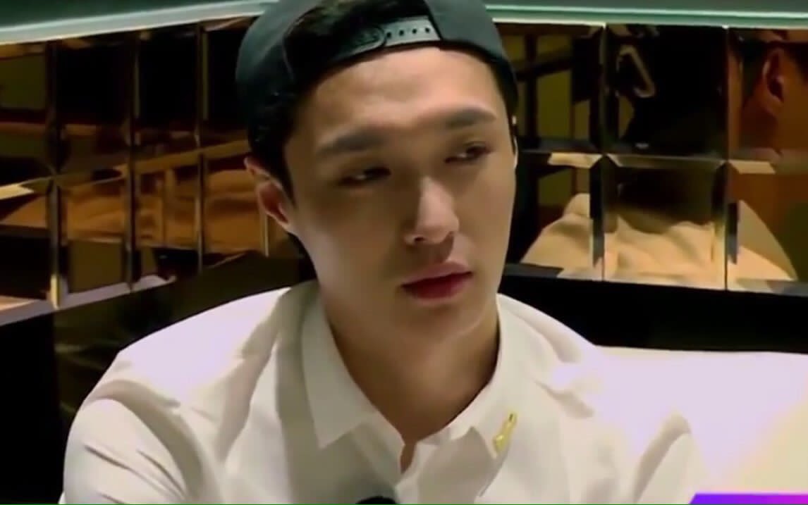 _koreana's tweet photo. When u realized u like someone already https://t.co/r12XNyvb70