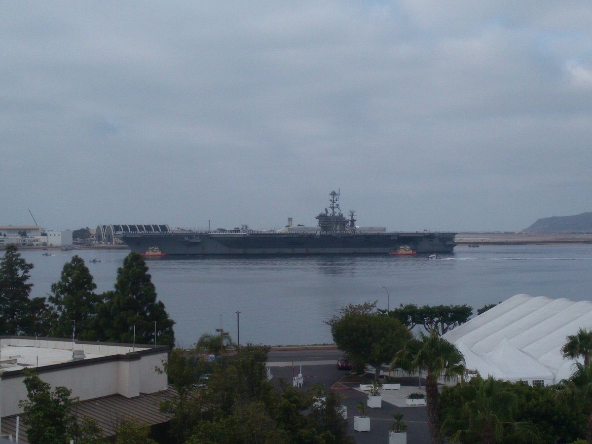 keypousttchi's tweet image. #digitaltransformation is for all industries: @USNavy visits #AMCIS2016 this morning (view from the conf hotel)