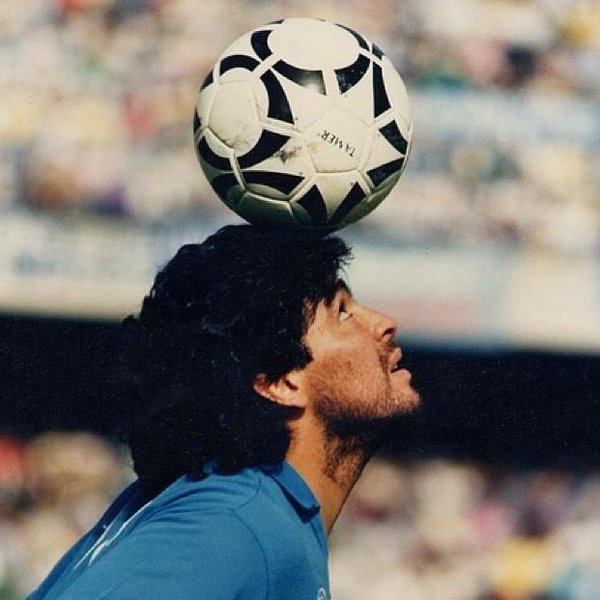 MotivacionesF's tweet photo. "Yo me equivoqué y pagué, pero La pelota no se mancha" - Diego Armando Maradona https://t.co/7zTKK7QSpR