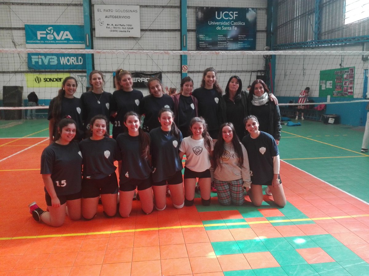 UECSJ16's tweet photo. Felicitaciones a las chicas de voley sub18, campeonas de la Capital que pasan a la próxima fase 🏆 💪 #DaleSanjo https://t.co/YSgYsLS8Gq