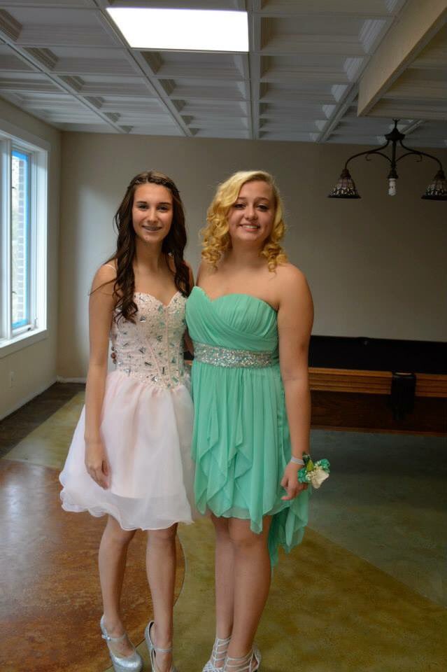 LubigShannon's tweet photo. happy birthday @cgallagher0446 😍🤗 love you and miss you🌭 #freshmenhoco #kerbys https://t.co/CqnUBD0aUw
