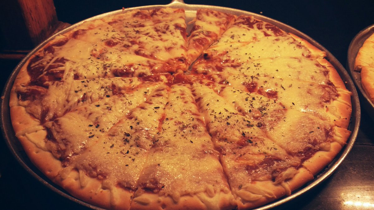 SolPrincipe_'s tweet photo. Etiqueta a un amigo qie desearia estar en #solprincipe para probar esta pizza #italianight #solchef #yummy https://t.co/XBQhwla70d