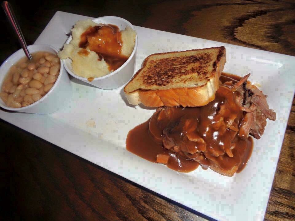 DoubleJMemphis's tweet photo. Lunch: roast beef or chicken fried steak with 2 sides &amp; a drink for $10! Come get some! #lunch #itswhatsforlunch https://t.co/oTju2bG3w8