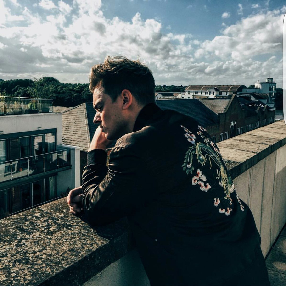 everytime i  try to fly 
i fall without my wings
i feel so small
i guess  i need you need  you baby