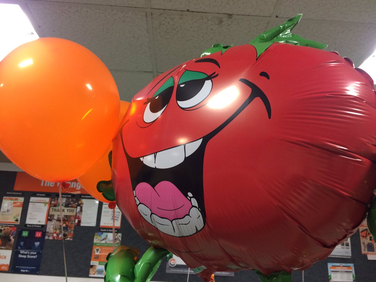thatkdesign1211's tweet photo. Our veggie friends are happy to cheer us on🍅 @HolterC @jaysondrucker https://t.co/PCgEUkAYHR