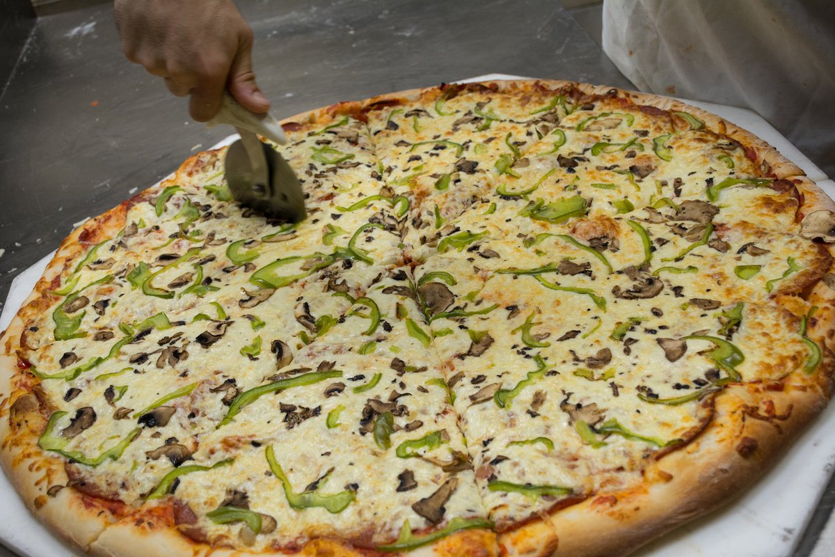 paradisop1zza's tweet photo. We may have a #smallobsession with #pizza. That's why we #dowhatwelove at #paradisopizza! https://t.co/yjTr7kHvnW