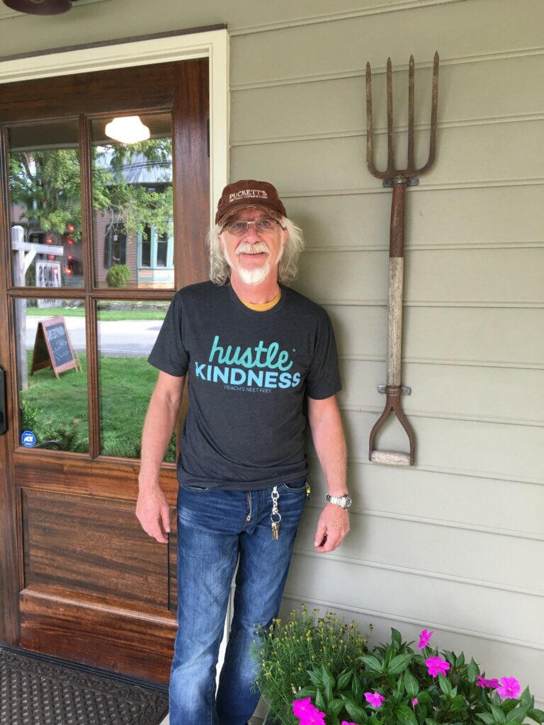 #hustlekindness#peachsneetfeet