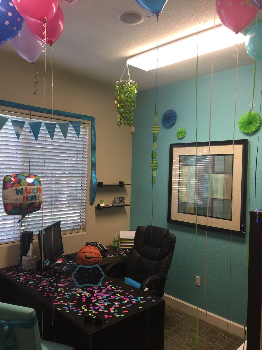iMattosT's tweet photo. Welcome home from my new team! So incredibly sweet and so lucky to have them! #CamdenHappy #CamdenGood @AllisynD https://t.co/zhxK2t9Y8U