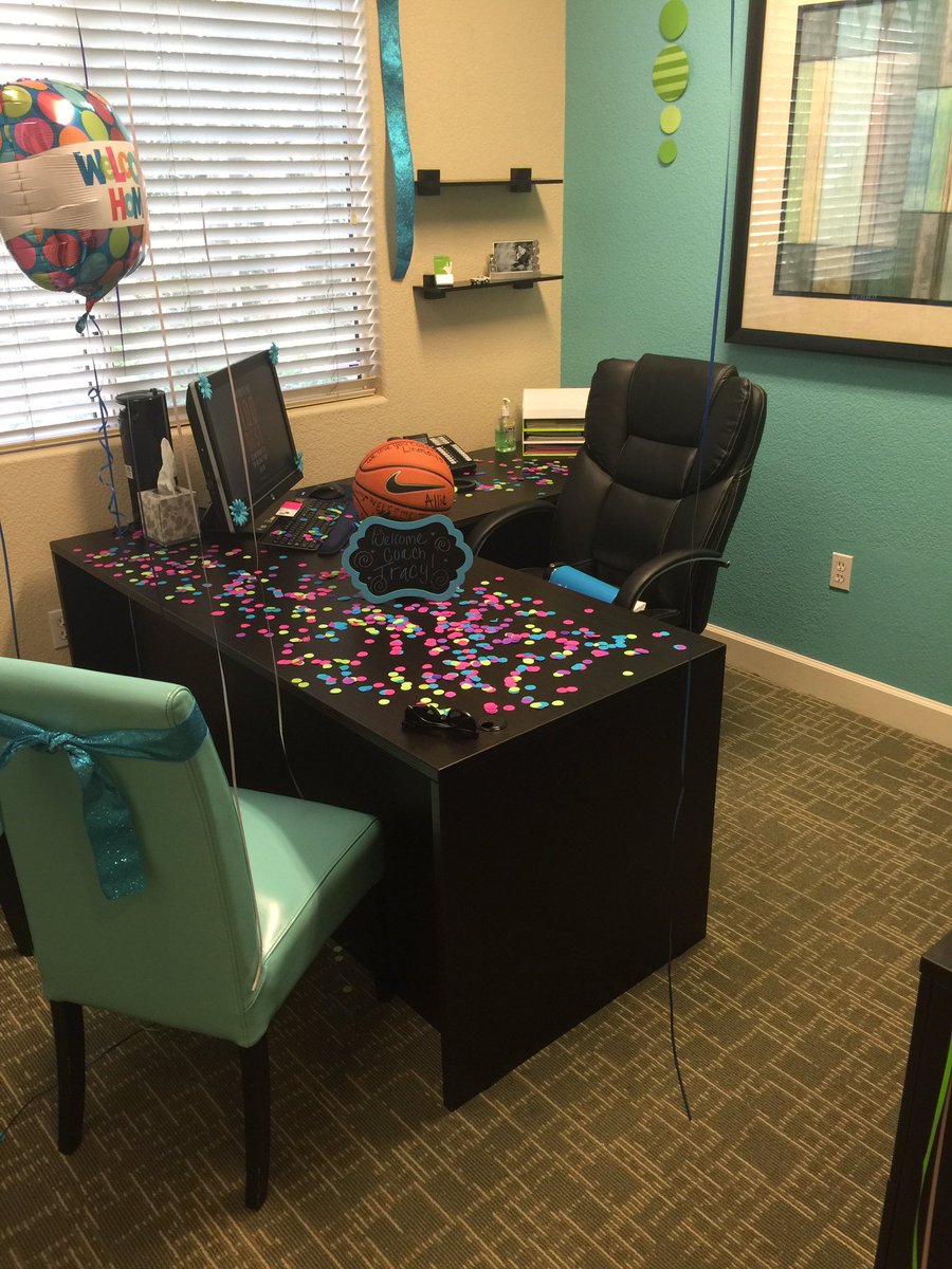 iMattosT's tweet photo. Welcome home from my new team! So incredibly sweet and so lucky to have them! #CamdenHappy #CamdenGood @AllisynD https://t.co/zhxK2t9Y8U