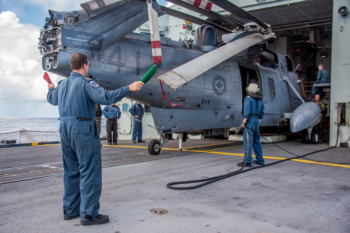RCAF_ARC's tweet photo. For #RotoWing Wednesday, the CH-124 Sea King on Ex #RIMPAC2016! #RCAF #ICYMI https://t.co/1NNQjwrvTA