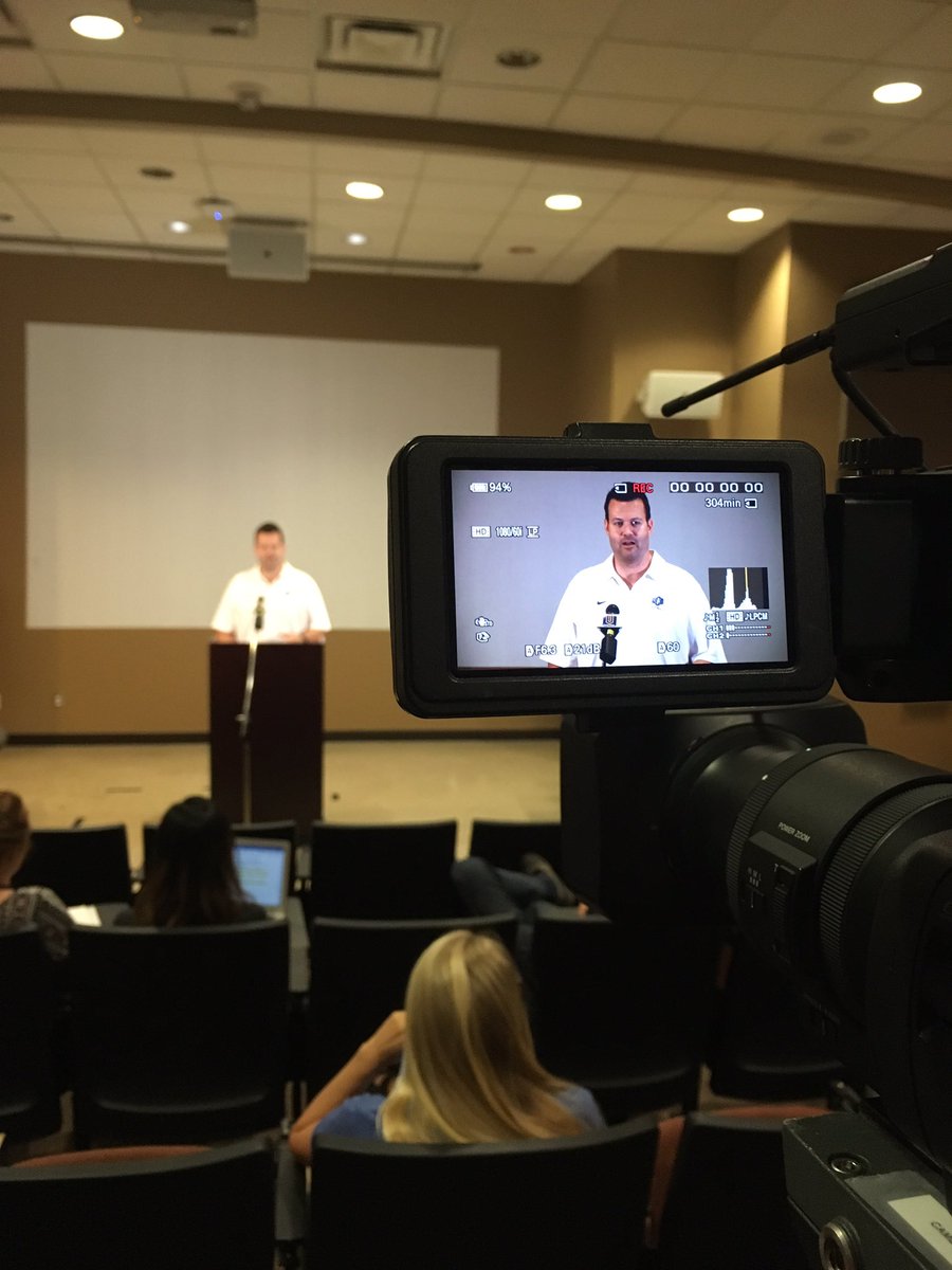 fredtvpro's tweet image. Huge thanks to Coach Martin for fielding questions at the press conference this morning! #uco #bronchos 🏈🏈🏈