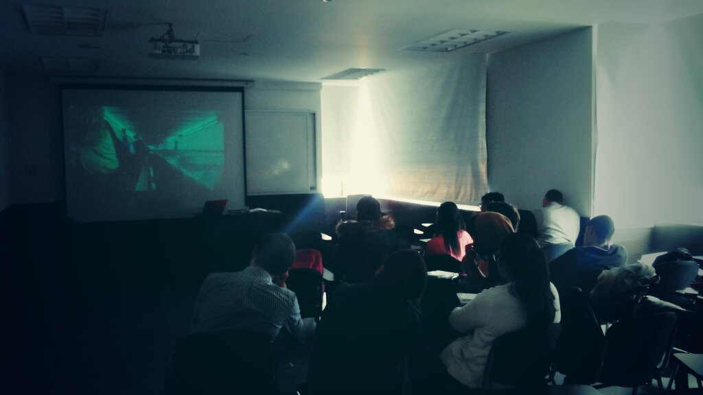 juangiorgi's tweet photo. Ya afuera I de @larepuvlica material de estudio en clase en la sergio. #ExcelenteMaterial https://t.co/z3sOlr3ohs
