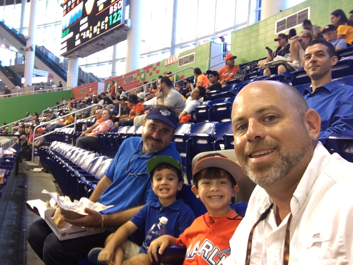 Mikealvarez's tweet photo. #FishFamily https://t.co/BpADIfV6Bb