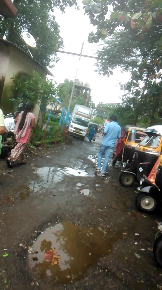 webweda1's tweet photo. @mnsthane
No Roof Area (Ladies compart), no foot over bridge CST Side Exit for Titwala railway station (Kayan, C.R.) https://t.co/SorH3ymqHs