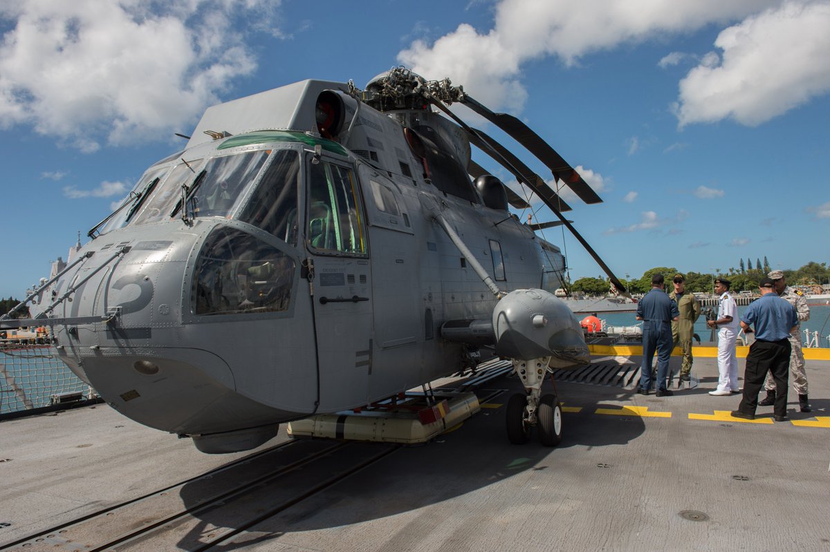 RCAF_ARC's tweet photo. For #RotoWing Wednesday, the CH-124 Sea King on Ex #RIMPAC2016! #RCAF #ICYMI https://t.co/1NNQjwrvTA