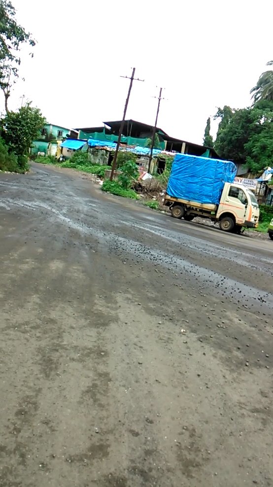 webweda1's tweet photo. @mnsthane
Road Titwala East -Near Railway Gate (Manda Kalyan), KDMC Ward A, 06-AUG-2016.Road repairing done in 2015 https://t.co/T1F84YwHxH