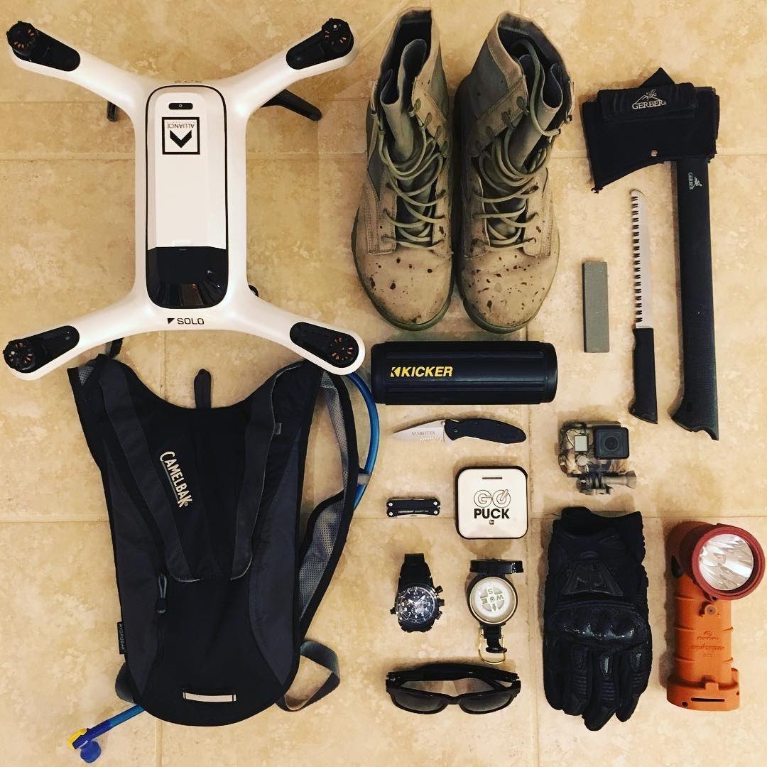 gopuck's tweet photo. When #MobileFreedom is life. // Corey Marotta showcasing his adventure #GearGrid 👌 // #GOPUCK #WearablePower https://t.co/ouJd9AlgVe
