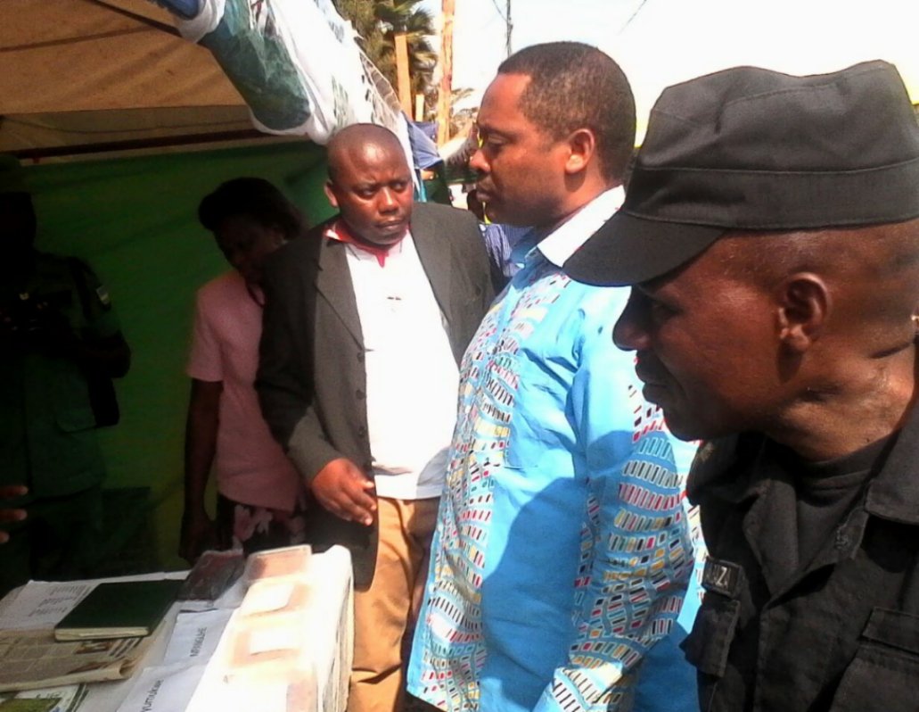 GovernanceRw's tweet photo. Happening: RGB CEO @ashyaka tours exhibition stands in an Open Day by Gakenke #JDAF -African Day on Decentralisation https://t.co/QChTnkQ2xL
