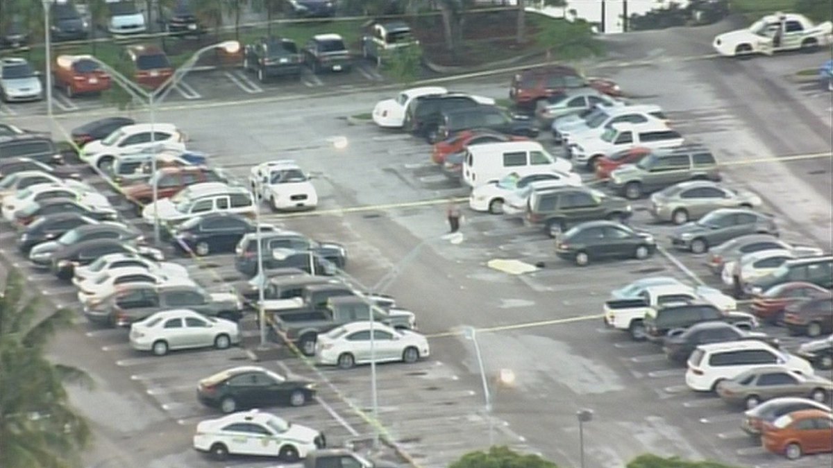 2 shot, killed in Miami International Airport employee parking lot bit.ly/2aLnK7N?utm_me… https://t.co/Z7eDjH5W4U