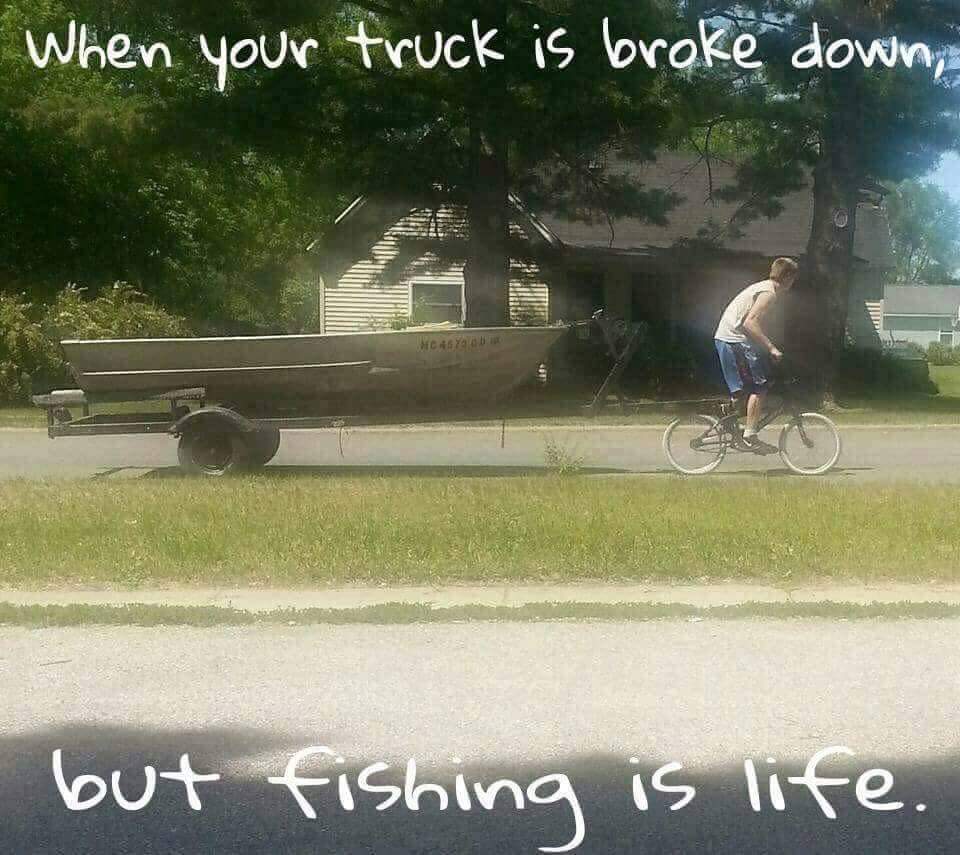 HuntressApril's tweet photo. 'Ya gotta do what 'cha gotta do ;) #notrucknoproblem #thefisharentgoingtocatchthemselves https://t.co/npItgiMPda