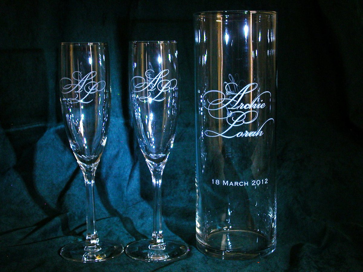 GlassMage's tweet photo. Personalized Wedding Floating Unity Candle and Toasting Flutes https://t.co/MKBetDtg1f #Etsy #UnitySet https://t.co/c8eSysJAPC
