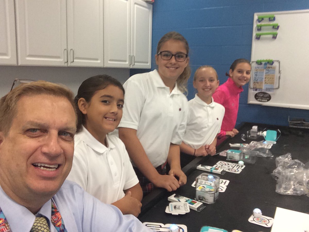 flpirie's tweet photo. Future programmers learning coding first day of school. #lhpclassroom #flpirie https://t.co/5pvSlR5D8p