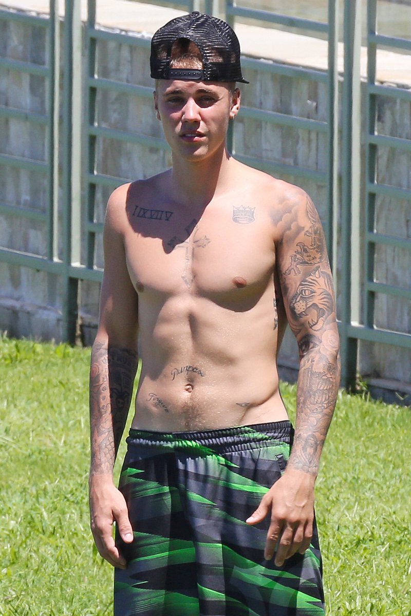TwerkForMeJerry's tweet photo. Any body else think his body is so fucking hot 😍 https://t.co/EkrgIIaZlr