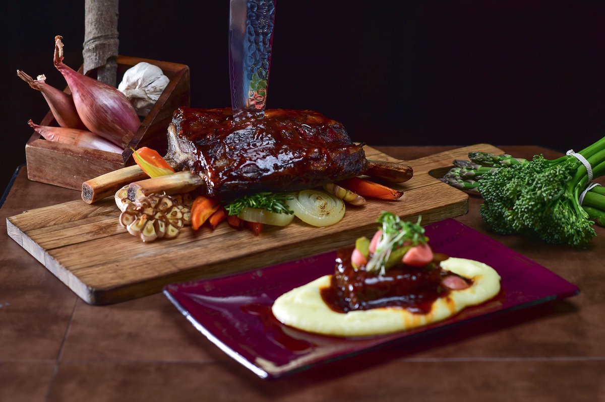 Best day of the week is here! #theclubatSRD is open!Join us for some soul food and  best live music in town,44460105