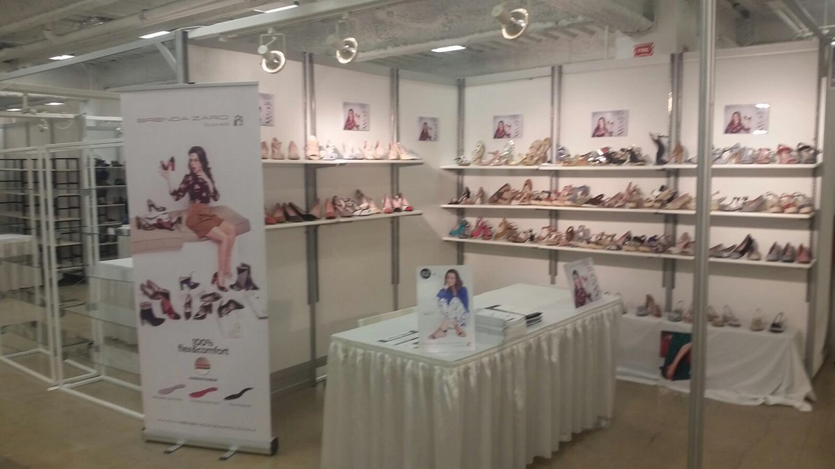 BZarofficial's tweet photo. Brendazaro is ready for #DallasMarket today. The comfort is coming!! #ShoesSoFresh #dallasmarketcenter https://t.co/idROrmRLO1