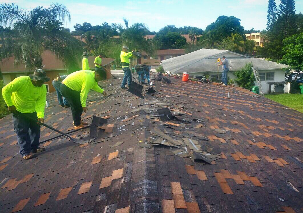 Today!! Working hard!! #Miami #Roofing #Repair #ResidenceConstruction