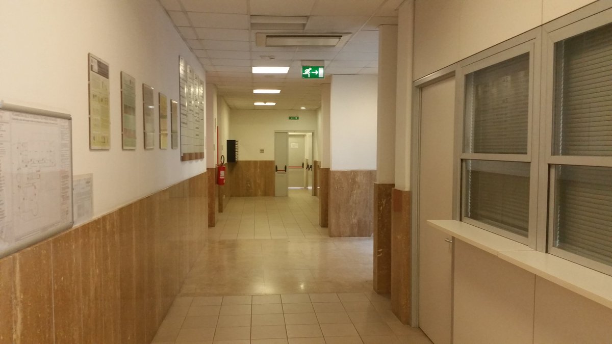 romanafrancy70's tweet photo. #policlinicoUmbertoI #roma il deserto dei Tartari. Lavorare il 10 #agosto. https://t.co/ycubYlEYO5
