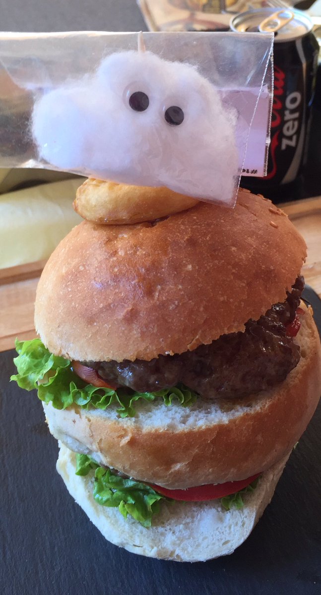 cazgerrard's tweet photo. In Kotor old town - my burger is so tall there's a cloud on top ;) 😎 @MrsHumanities #onlycloud #claudioontour https://t.co/Rvtj13eAam