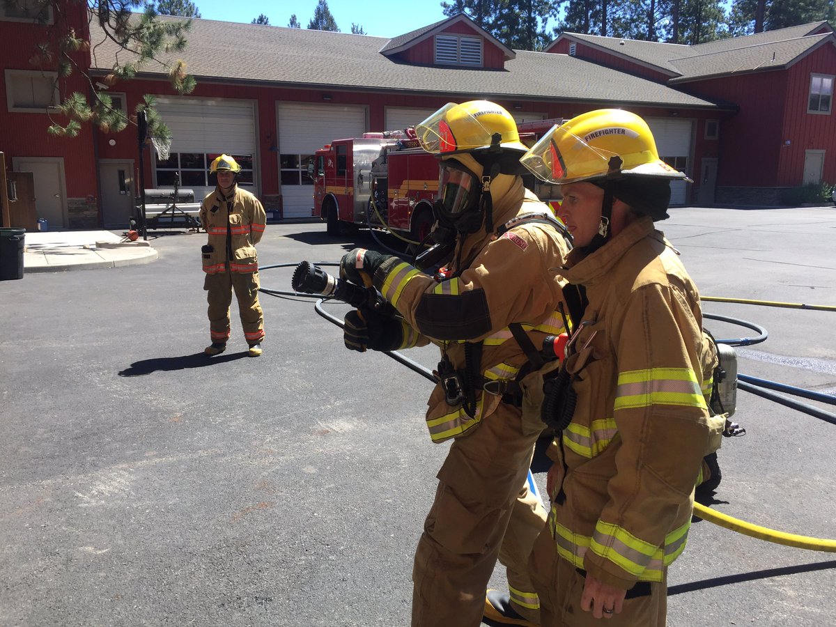 HIWFRS_LandD's tweet photo. BA training for WM @plumbley11 & WM Forster yesterday @SCSRFPD. Great drills and new techniques gained 🚒👍🏻 https://t.co/sAv9AenBtO