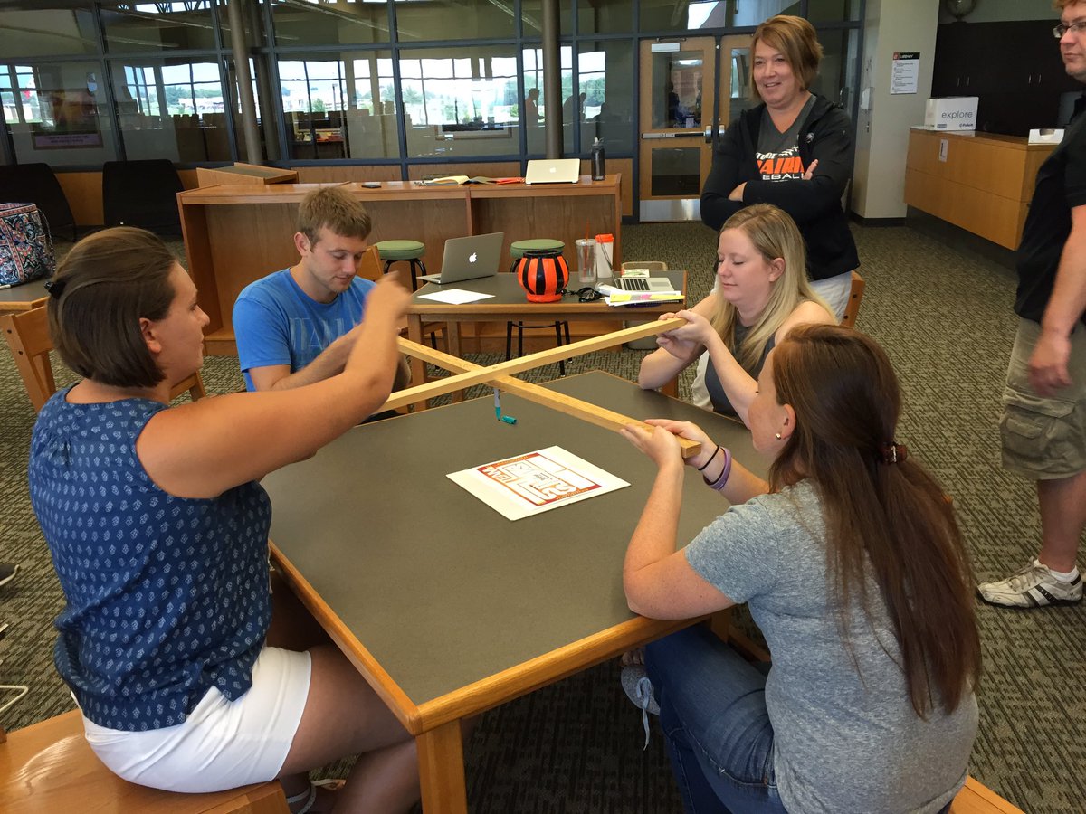 JesJohnson79's tweet photo. Creating a positive culture! #robotwriter #ccsdnewteachers #pointcares https://t.co/D0De7UvI9x