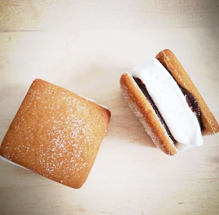 theRestList's tweet photo. Okay pay attention. First you take the graham. You stick the chocolate on the graham #nationalsmoresday @smorebakery https://t.co/aeWF2JxYiU