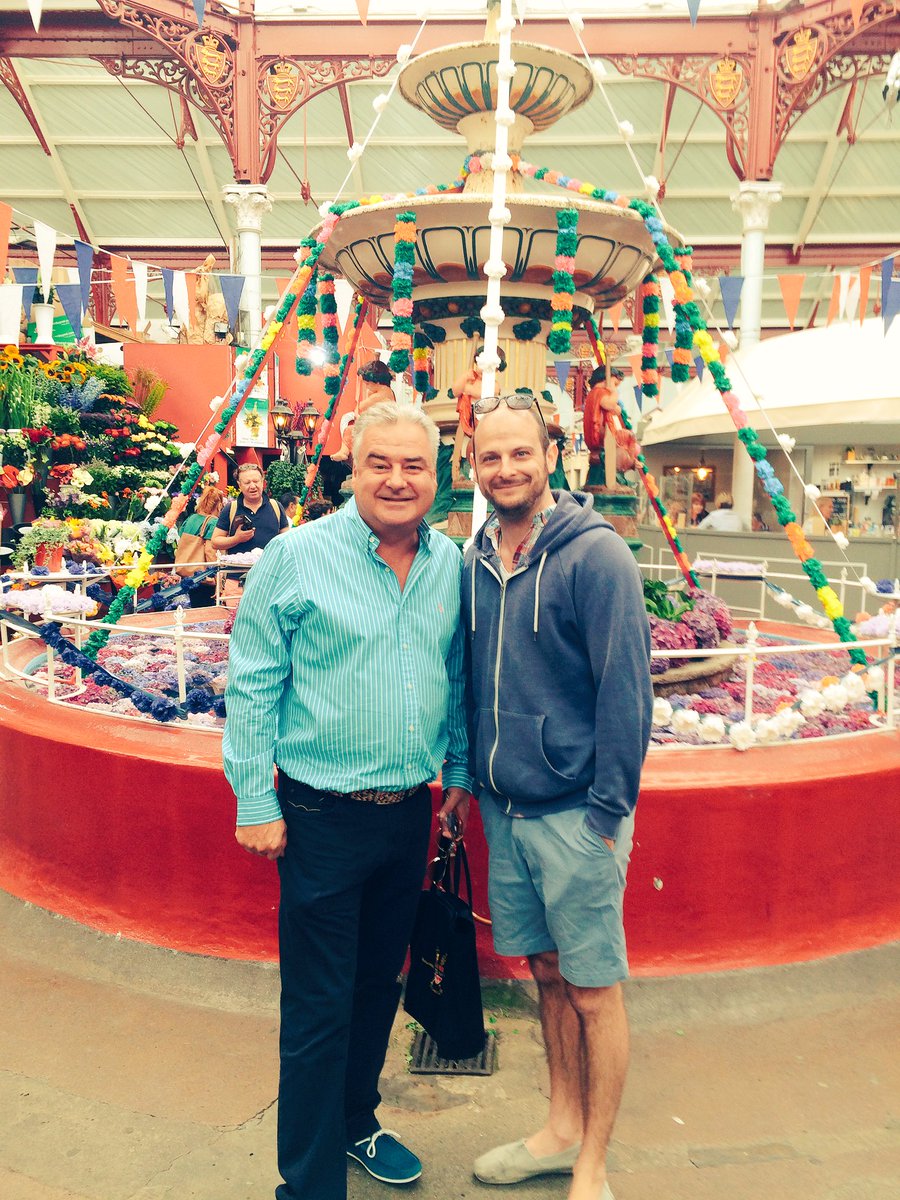 LisaBridge123's tweet image. Look at these two  #sthellier #market @RussellLabey @AdamPhilpott1 #friends #fountain #jersey #lifelong