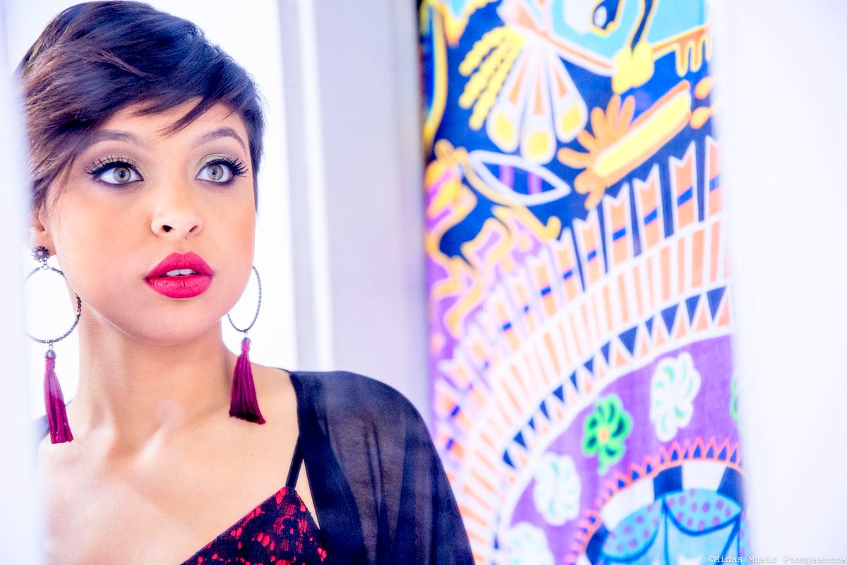 Kellsmith's tweet image. Ótima quarta, terráqueos! &amp;lt;3
#ViajarÉpreciso #MidasMusic #MakeOff