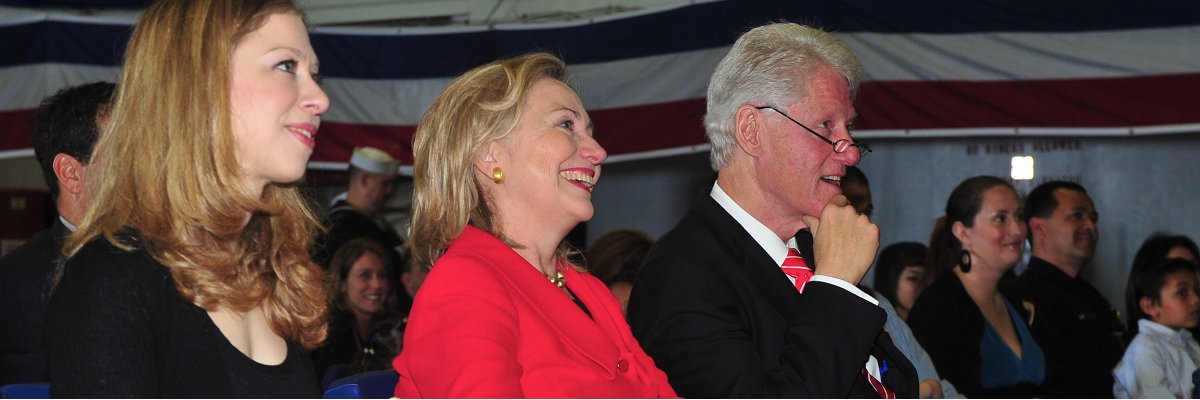 MuckRock's tweet image. Help crowdfund the release of the #FBI’s investigation into #HillaryClinton’s “#Filegate” muckrock.com/news/archives/…