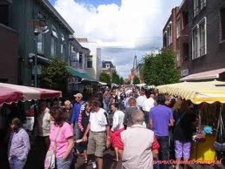 <a href="/OVMBarneveld/">Oud Veluwse Markt</a>  #Oud #Veluwse #Markt #Barneveld Alle info zie vvvleusden.nl/event/oud-velu…?
