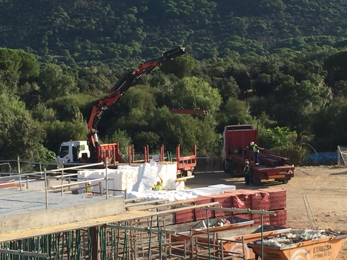 FernandezPeno's tweet photo. Terminamos la segunda planta del Colegio en La Adrada (Ávila) #estructurametalica #construccion #cerrajeria https://t.co/sQ1xHY1zva