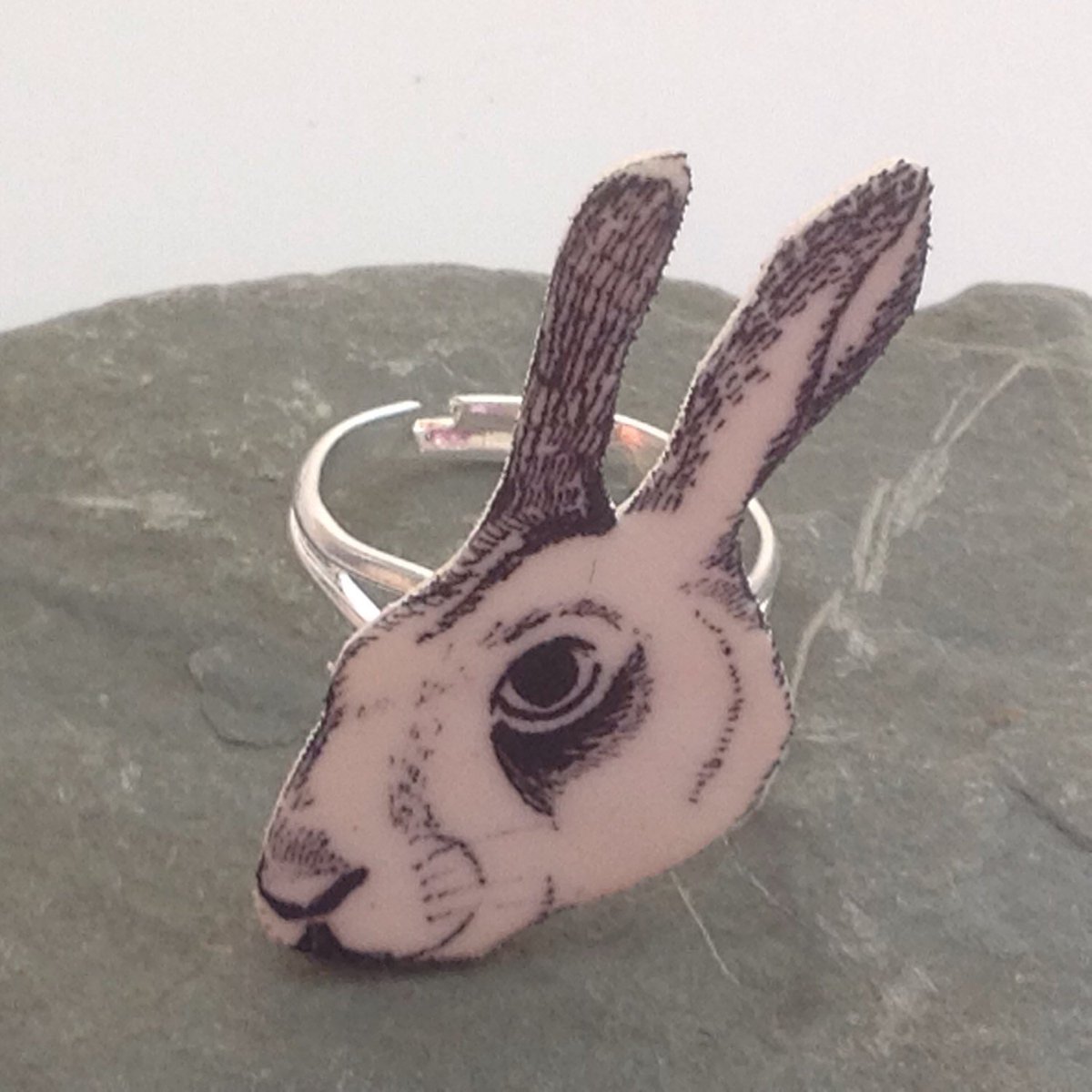 buck_lj's tweet image. White Rabbit Ring ~ Alice in Wonderland Inspired Ring, Inexpensive Alice … etsy.me/1PJo0zK #Etsy #RabbitRing