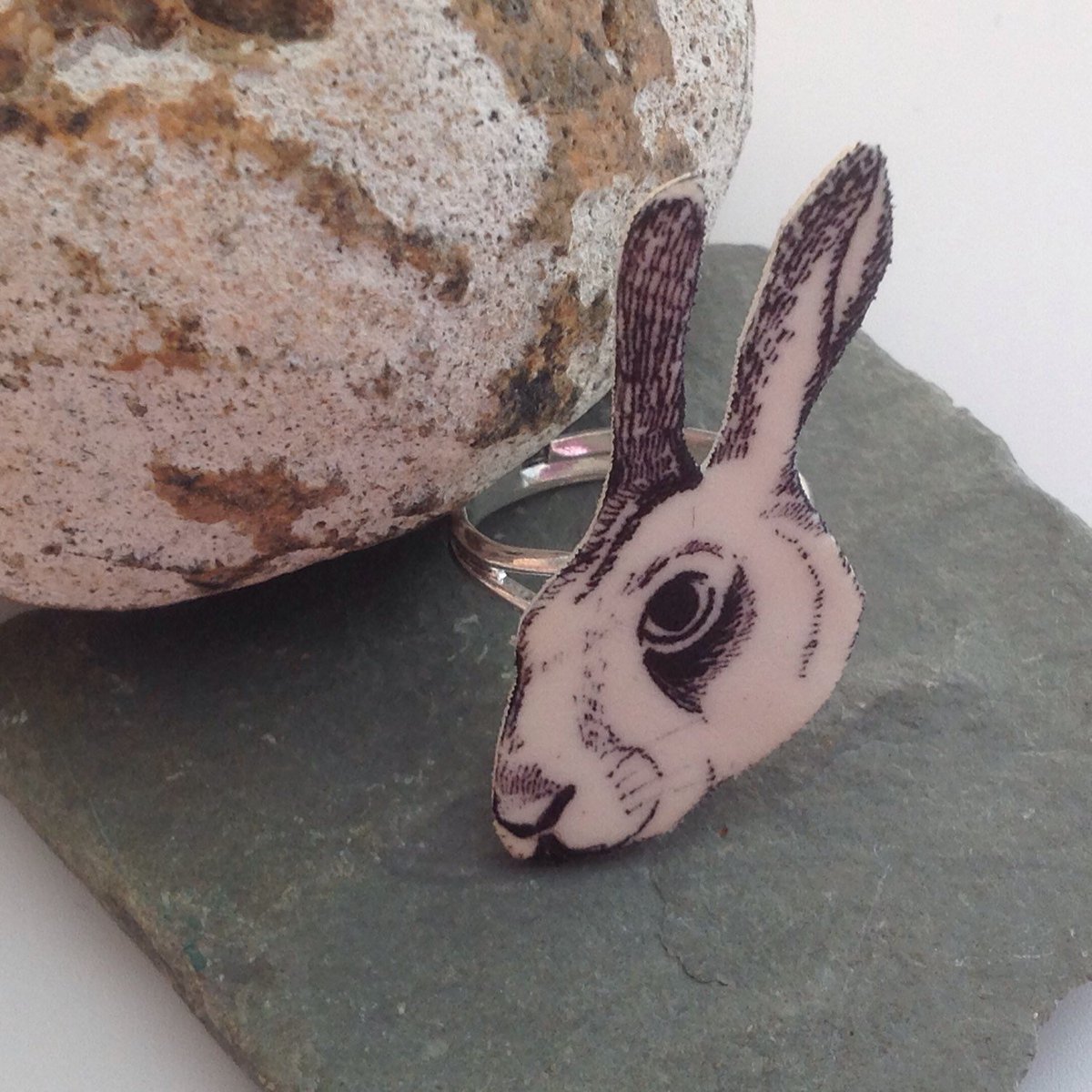 buck_lj's tweet image. White Rabbit Ring ~ Alice in Wonderland Inspired Ring, Inexpensive Alice … etsy.me/1PJo0zK #Etsy #RabbitRing