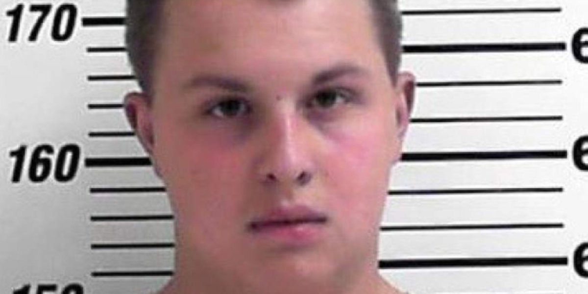 HuffPost's tweet photo. Utah Subway employee busted for allegedly spiking cop's drink with meth, THC https://t.co/k3Q5yrlnY1 https://t.co/ui9S7AB5xi