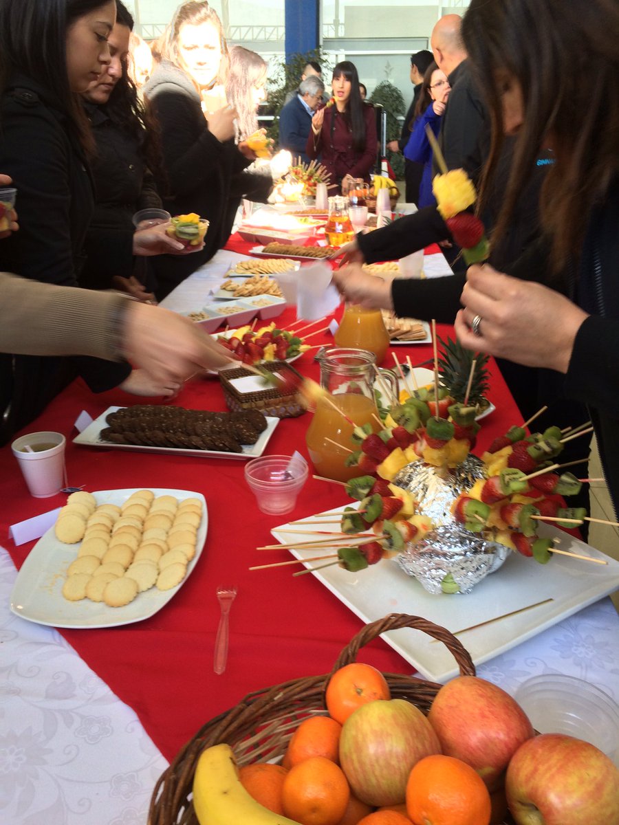 averdugo11's tweet photo. Presentación Guía de productos 2016 - 2017 en CONSTRUMART con un rico desayuno saludable. https://t.co/9SsBw7gPgo