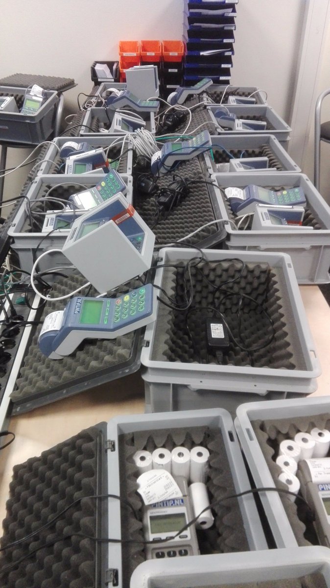 Pintip_NL's tweet photo. We zijn druk bezig met het updaten van onze pinautomaten. #updaten #pinautomaten #pinnen #pintip https://t.co/DjjmtPECBC