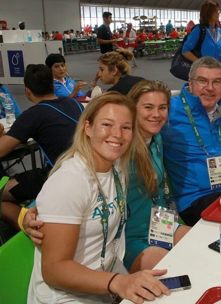 sumostevenson's tweet photo. IOC president Bach unwittingly snapped in great Optical Illusion shot. #rio2016 #Olympics #armORleg https://t.co/1zCuuzmelL