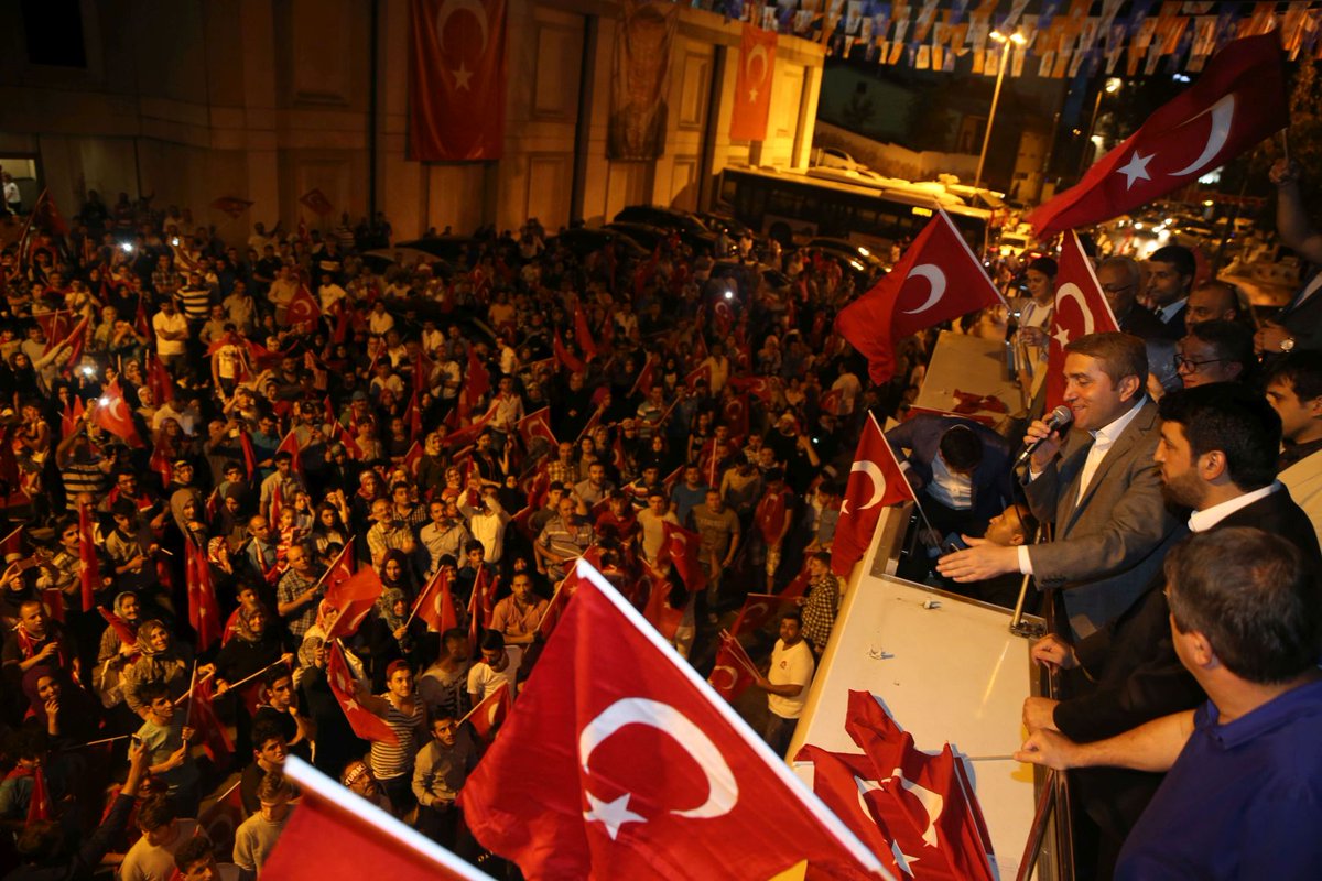 SelimTemurci's tweet photo. Başkomutanımızın emriyle çıktığımız meydanlarda, son ana kadar nöbete devam. #MilliİradeninZaferi https://t.co/A6uf1bqeWw