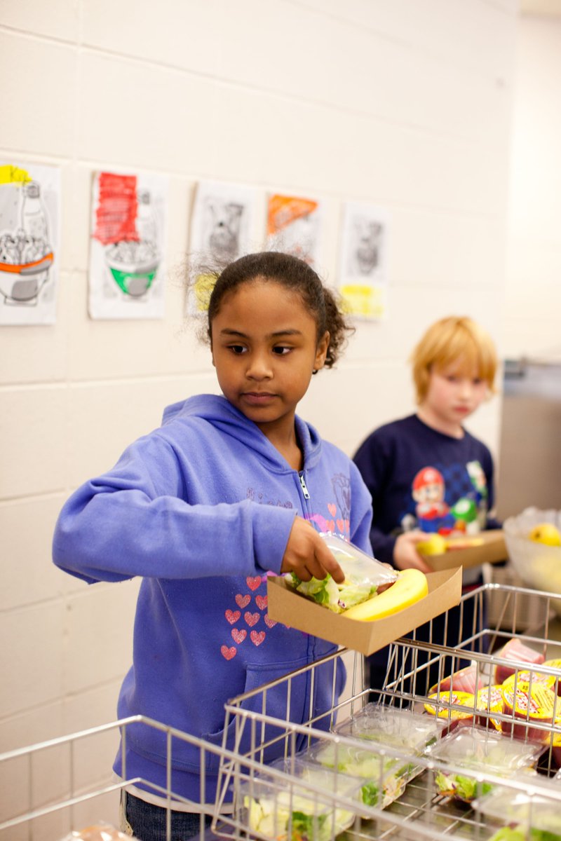 MPS_TrueFood's tweet photo. Apply now. Your child may qualify for free and reduced meals from @MPS_News. Learn more https://t.co/i727wUjb9e https://t.co/4S15RCxrQZ